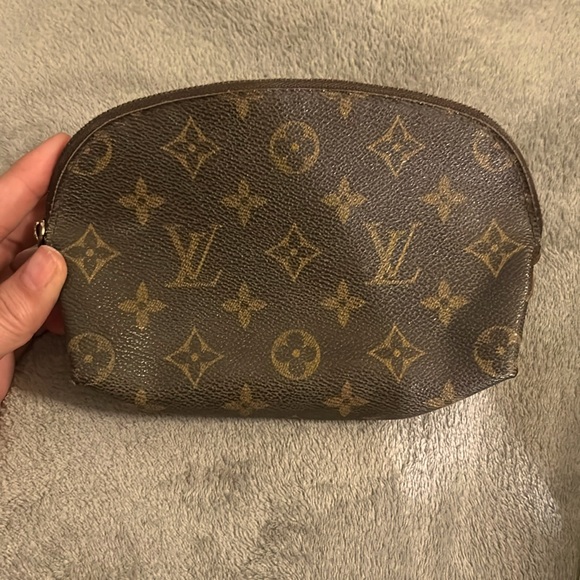 Louis Vuitton Cosmetic Case - Picture 1 of 7
